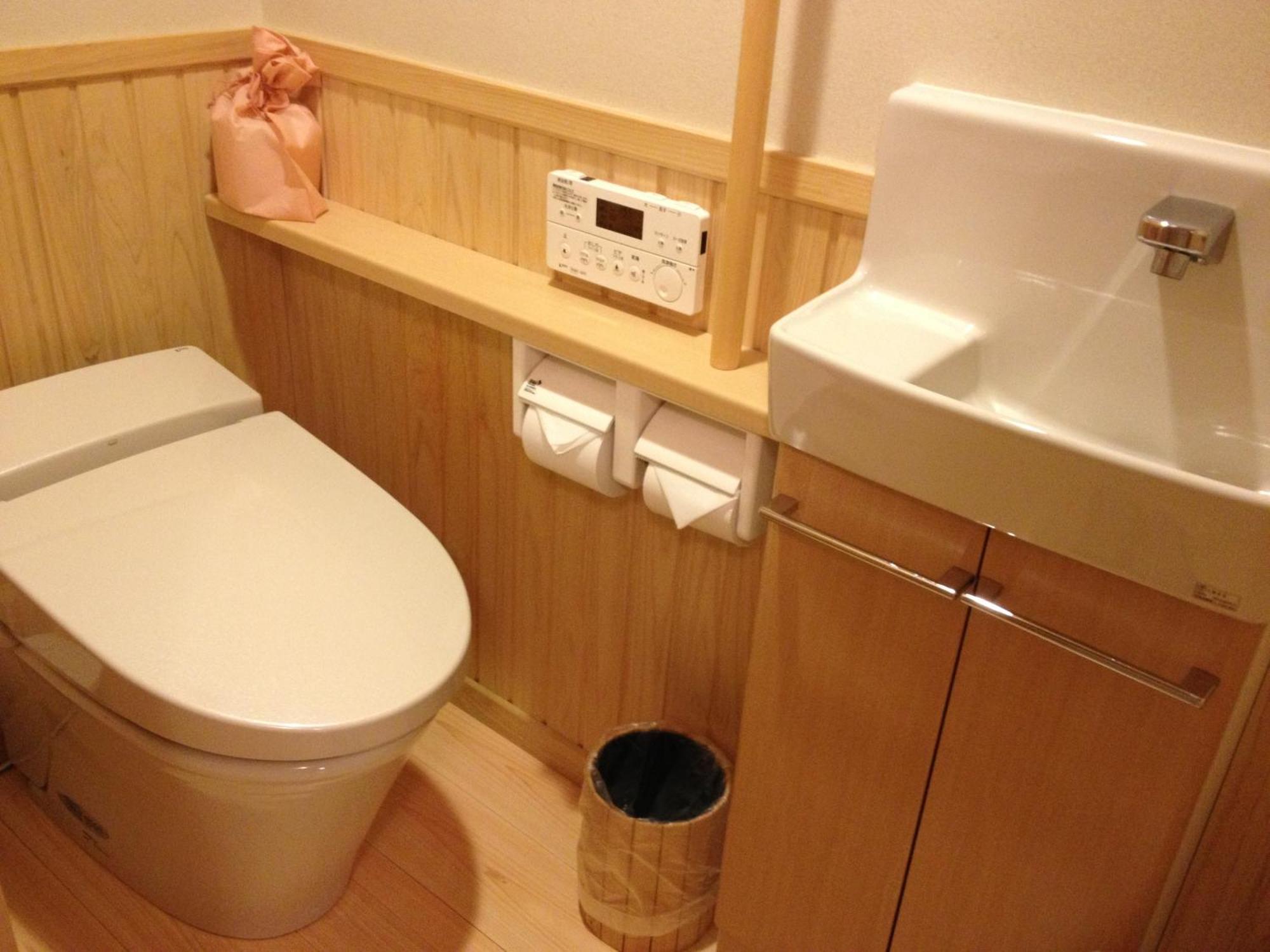 Zimmer im japanischen Stil mit Bad im Freien und Seeblick