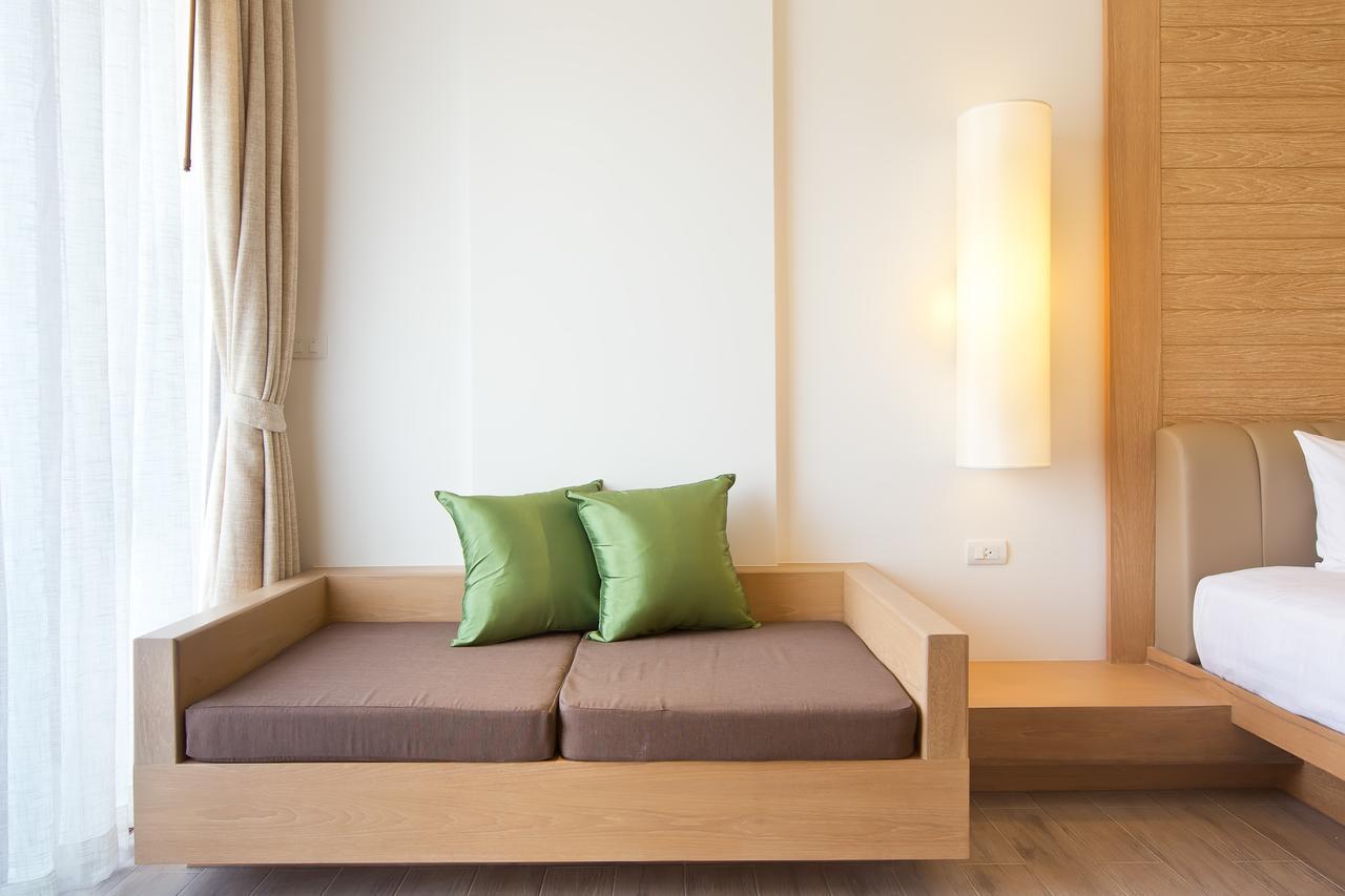 Deluxe Zimmer mit Whirlpool-Badewanne und Zugang zum Pool