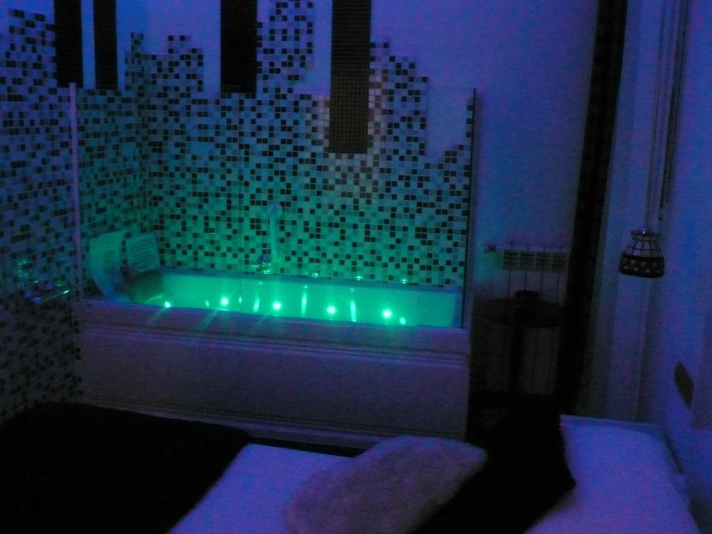Doppelzimmer mit Whirlpool-Badewanne