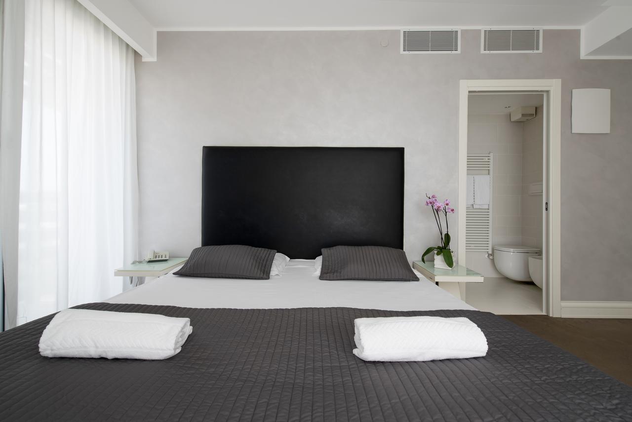 Family Room with Garden View,1427513308:JPEG