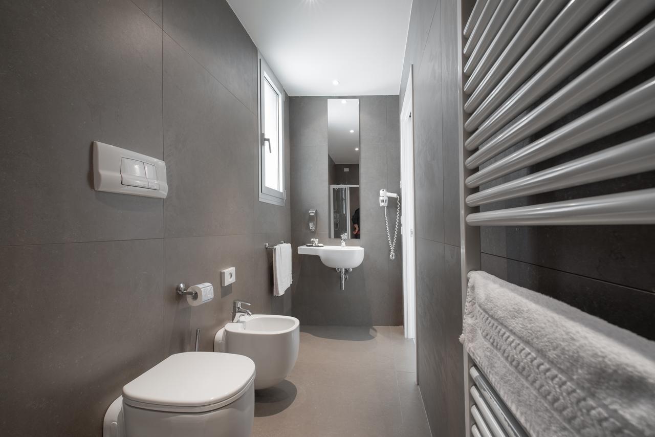 Two Connecting Rooms with Sea View,1556735227:JPEG