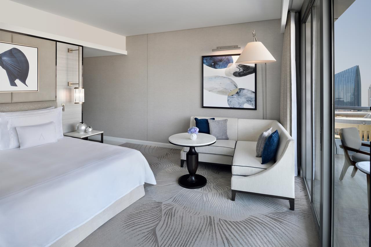 Premier Zimmer mit Balkon sowie Blick auf den Burj Khalifa und den Dubai Fountain