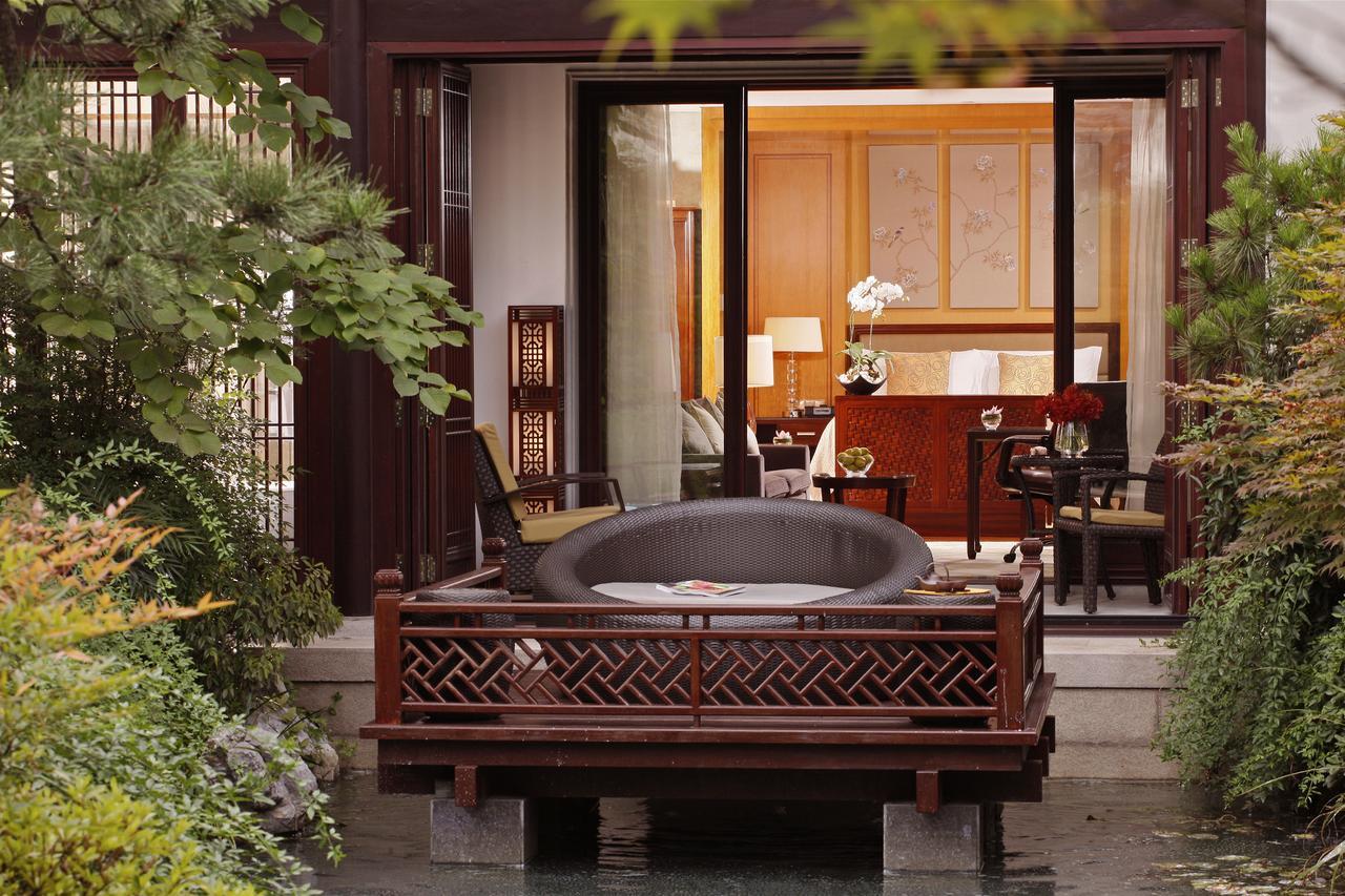 Zimmer Garden Terrace mit Kingsize-Bett