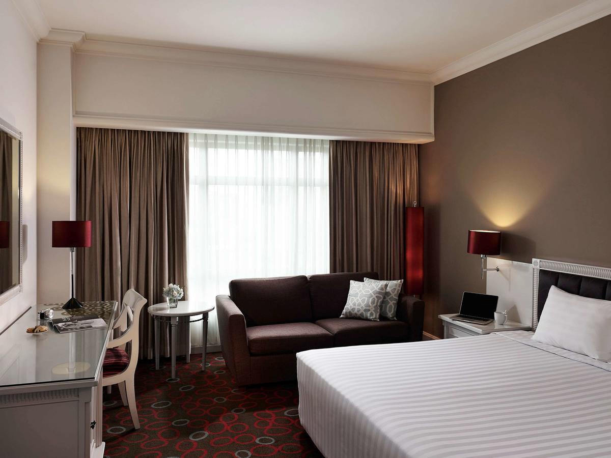 Superior Zimmer mit Kingsize-Bett und Stadtblick