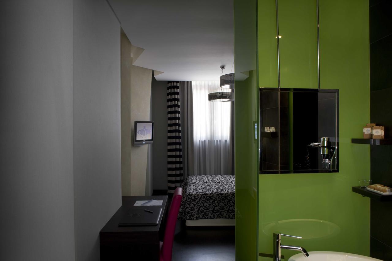 Zimmer mit Queensize-Bett und Schlafsofa