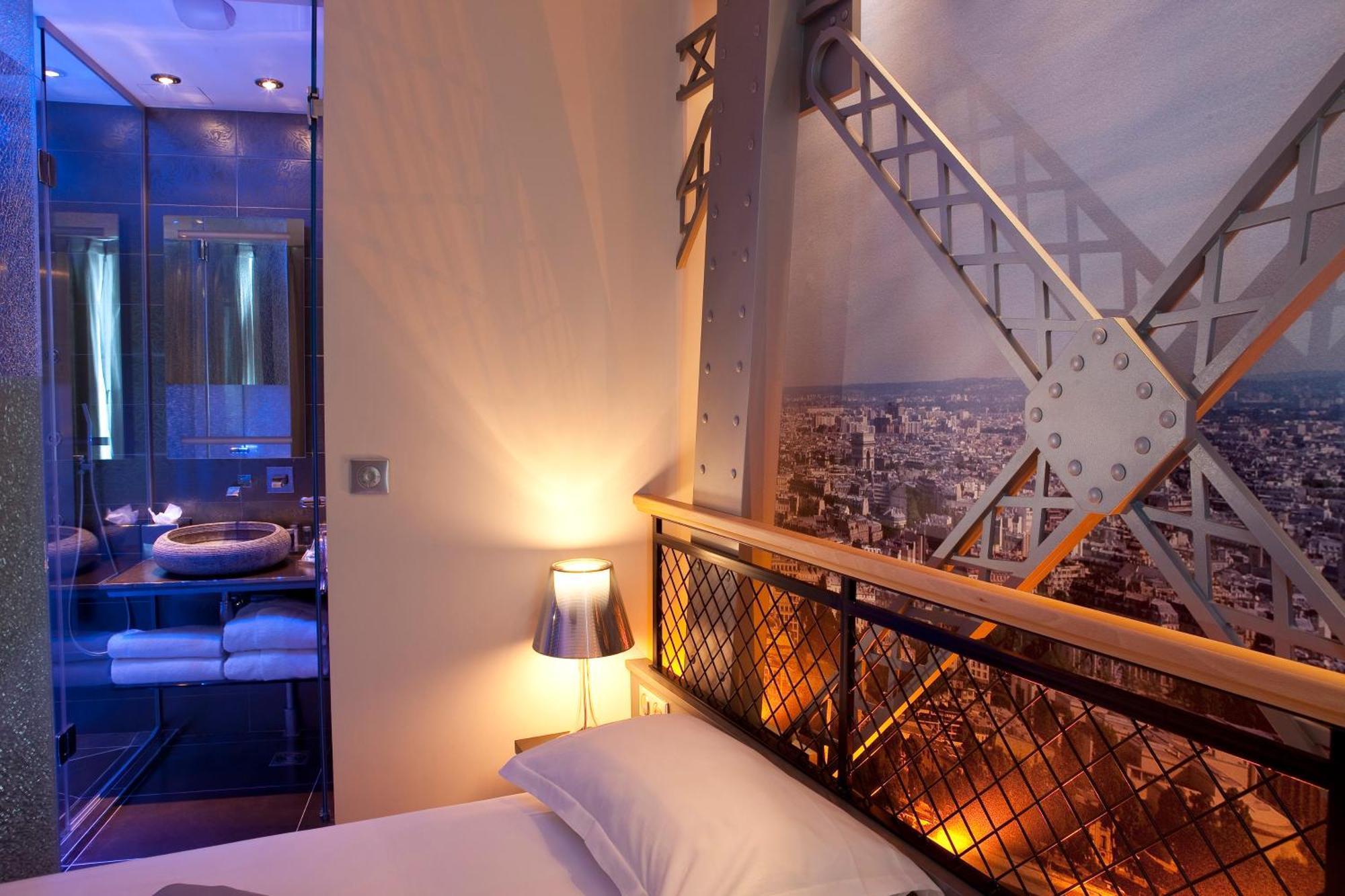 Zimmer Tour Eiffel – mit Dusche