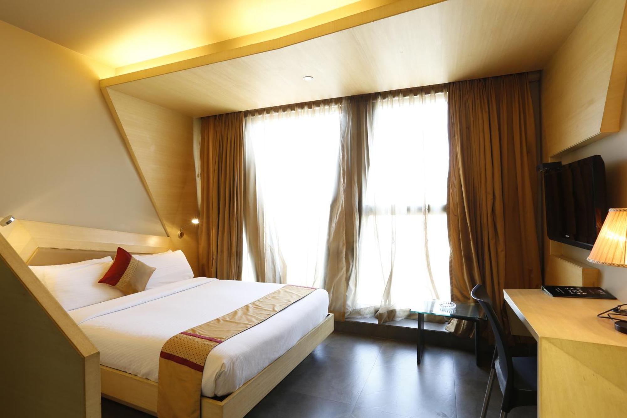 Deluxe Doppel- oder Zweibettzimmer mit Flughafentransfer