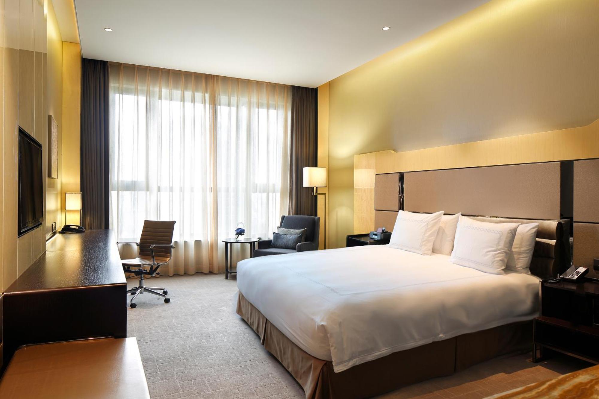 Standard King Room - Lounge Access/High Floor