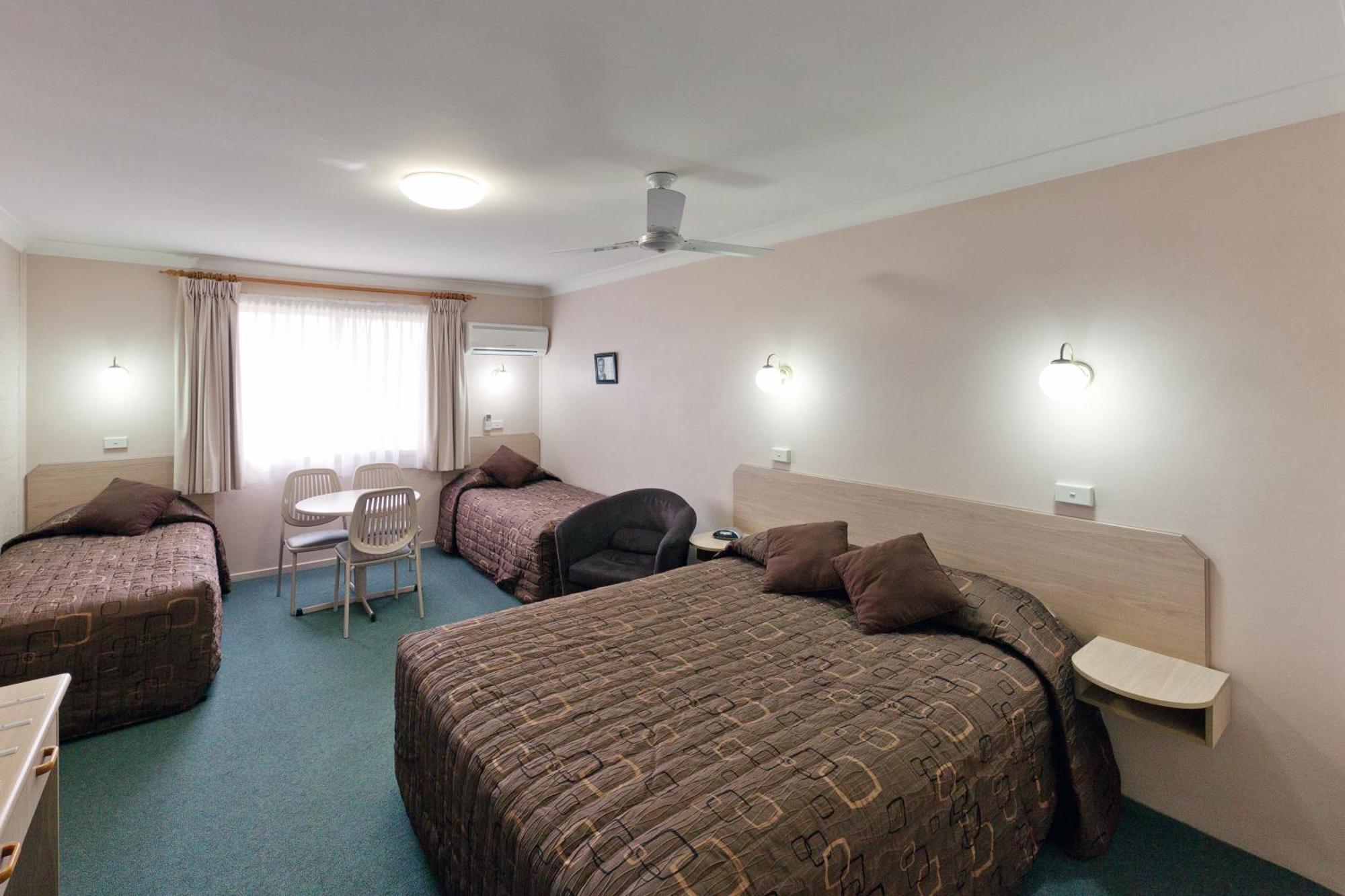 Doppel- oder Zweibettzimmer mit Zugang zum Whirlpool und zur Sauna
