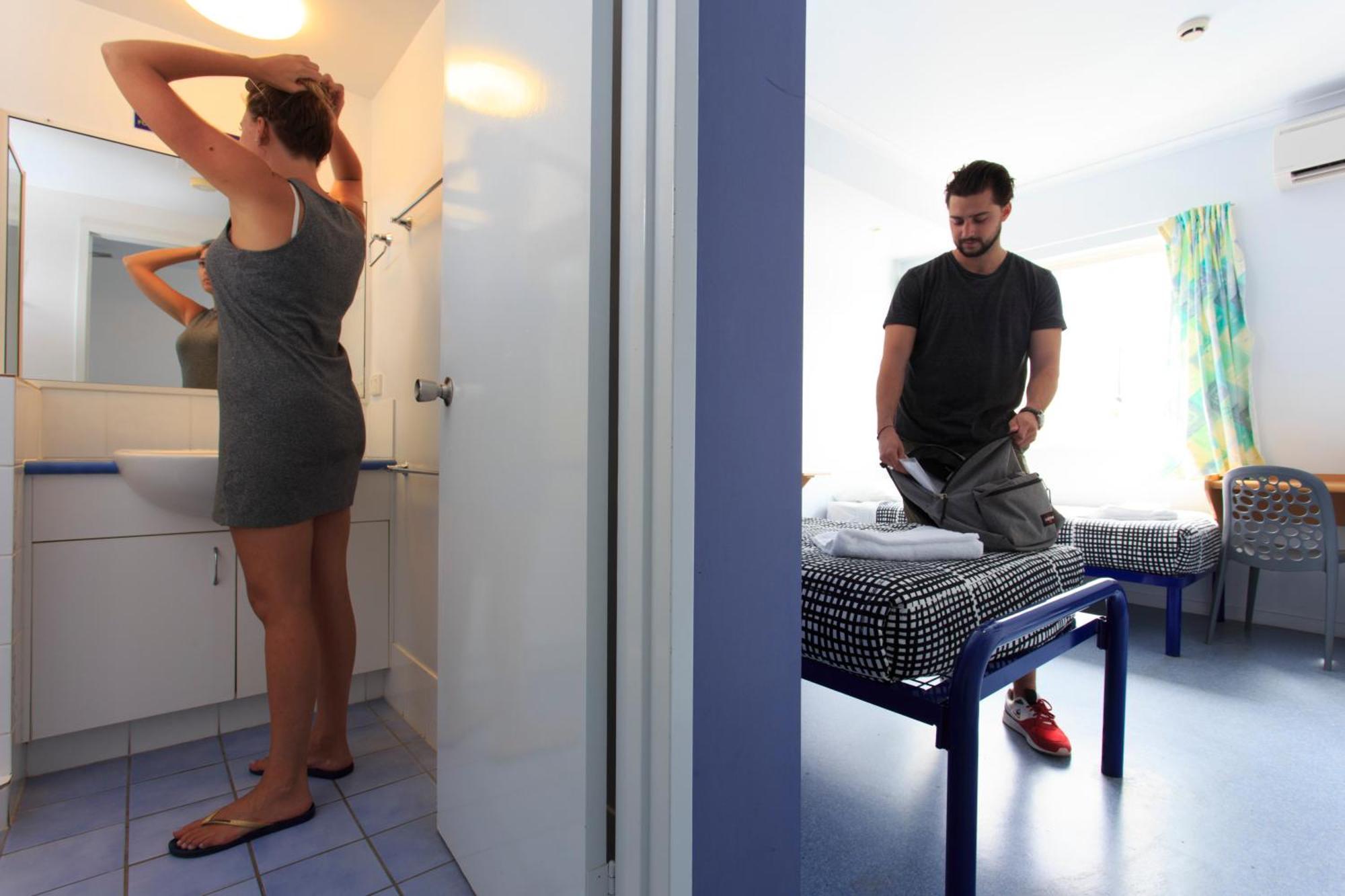 Zweibettzimmer mit eigenem Bad