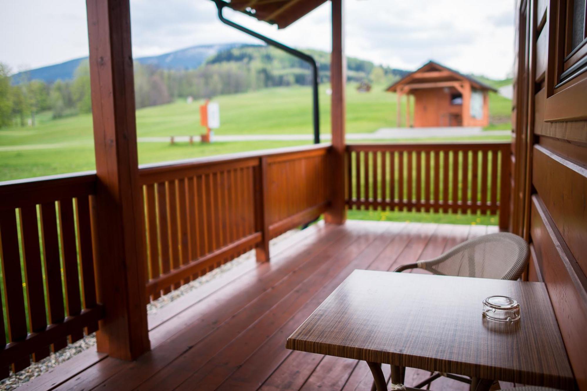Zweibettzimmer mit Terrasse