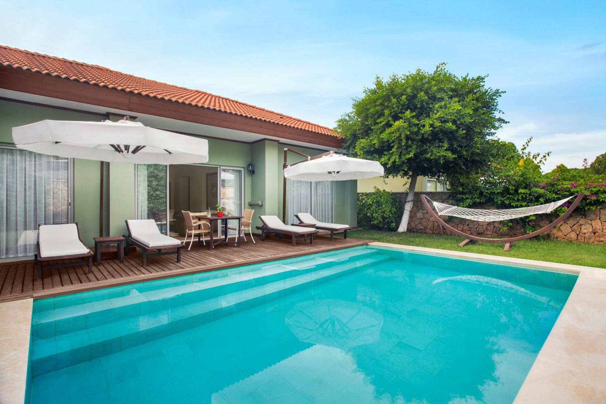 Deluxe Villa Bali mit eigenem Pool (3 Erwachsene + 2 Kinder)