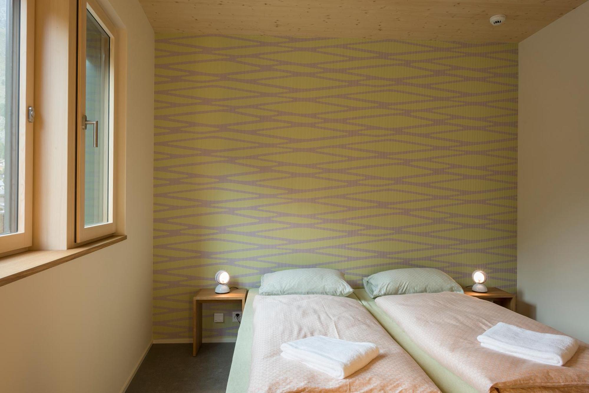 Doppelzimmer mit Dusche - Zugang zum Pool inbegriffen