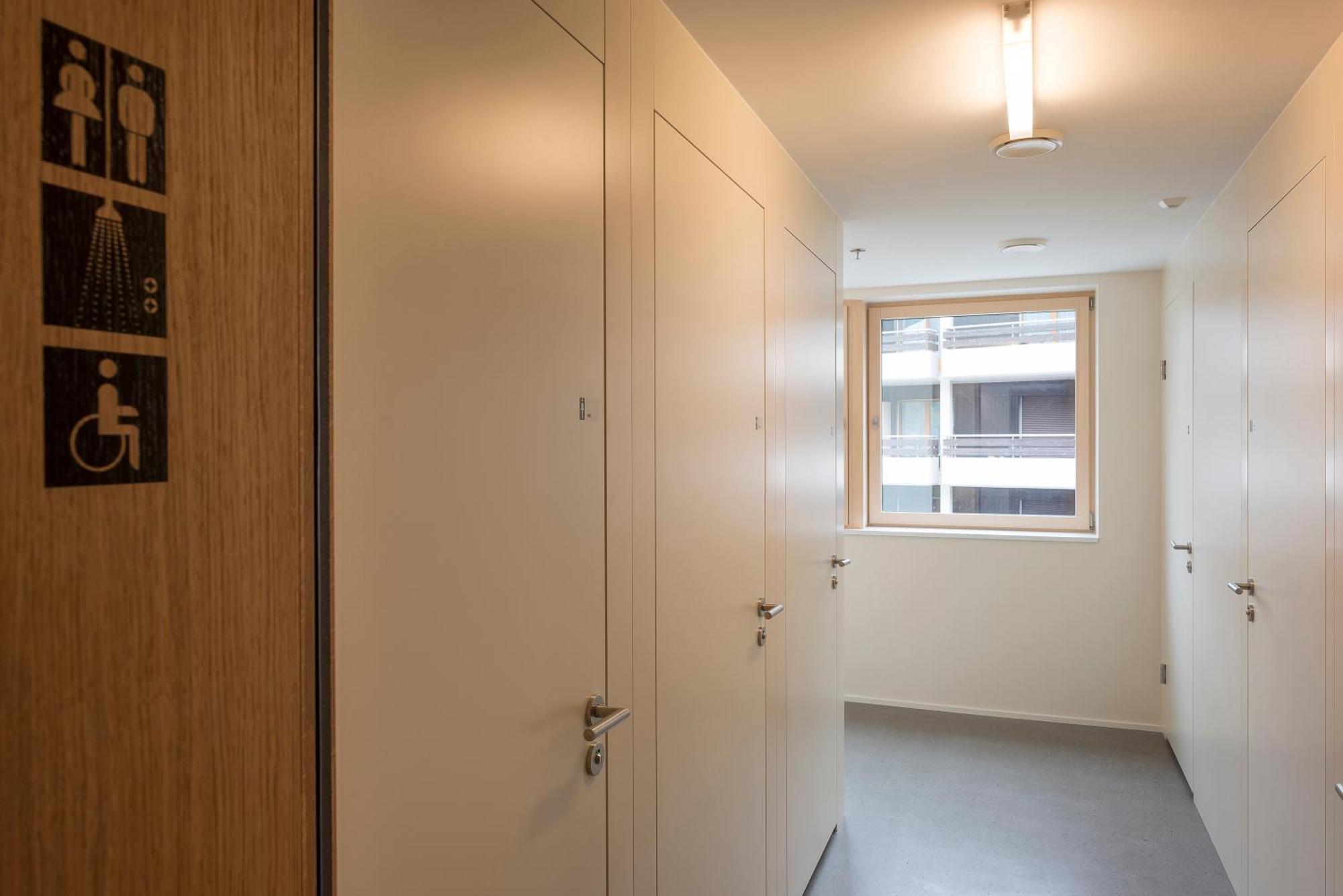 Sechsbettzimmer mit Gemeinschaftsbad - Zugang zum Pool inbegriffen