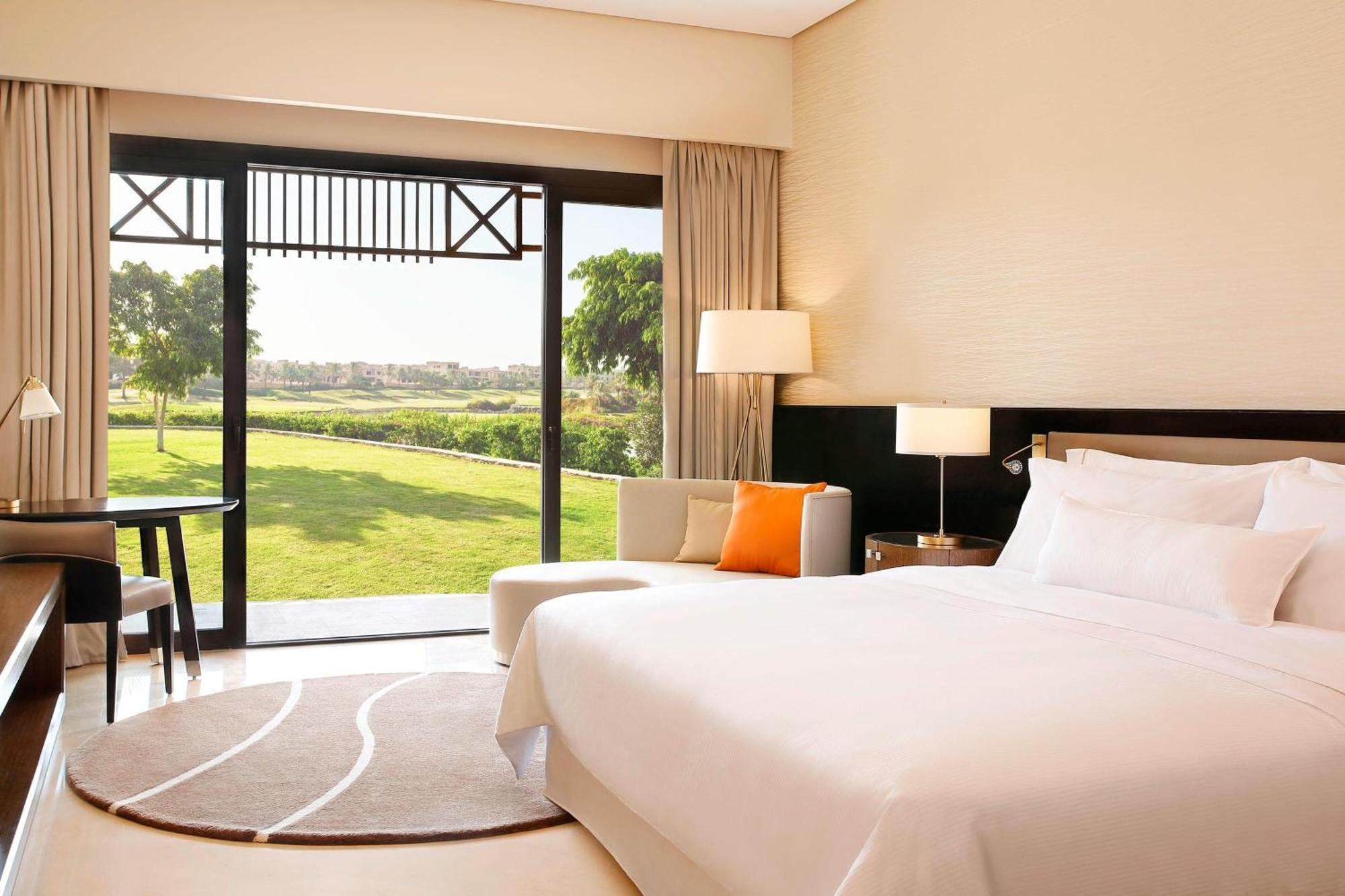 Superior Zimmer mit Aussicht auf den Golfplatz und 1 Kingsize-Bett