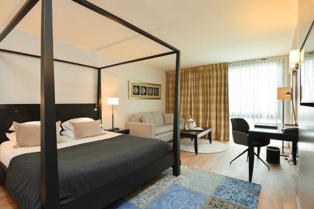 Zimmer mit Kingsize-Bett und Seeblick