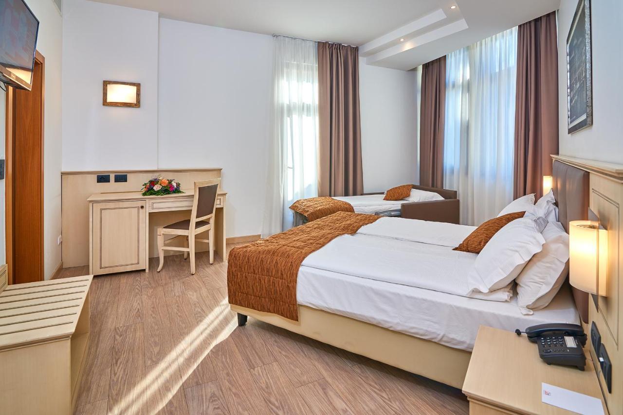 Dreibettzimmer