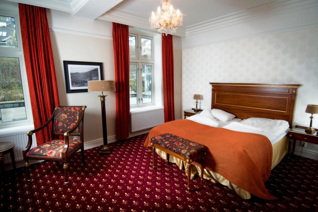 Standard Double Room with railway view