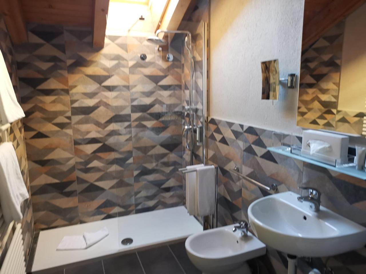 Dreibettzimmer mit Bergblick
