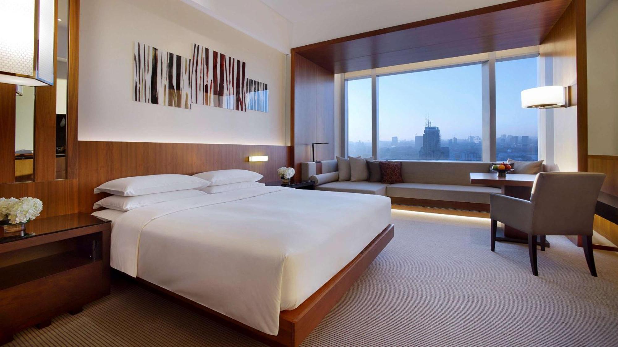 Zimmer mit Kingsize-Bett