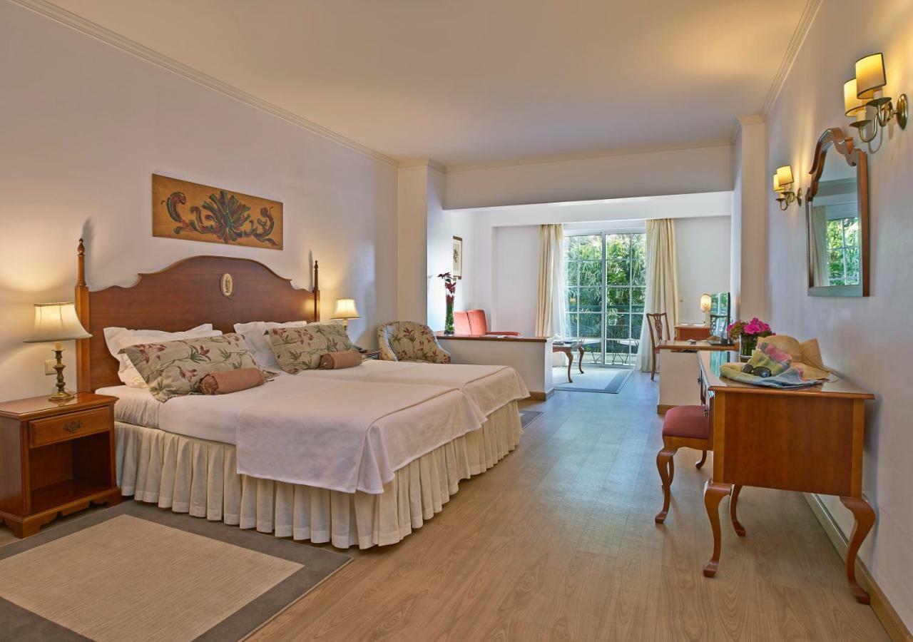 Premium Doppel- oder Zweibettzimmer mit Gartenblick und Balkon