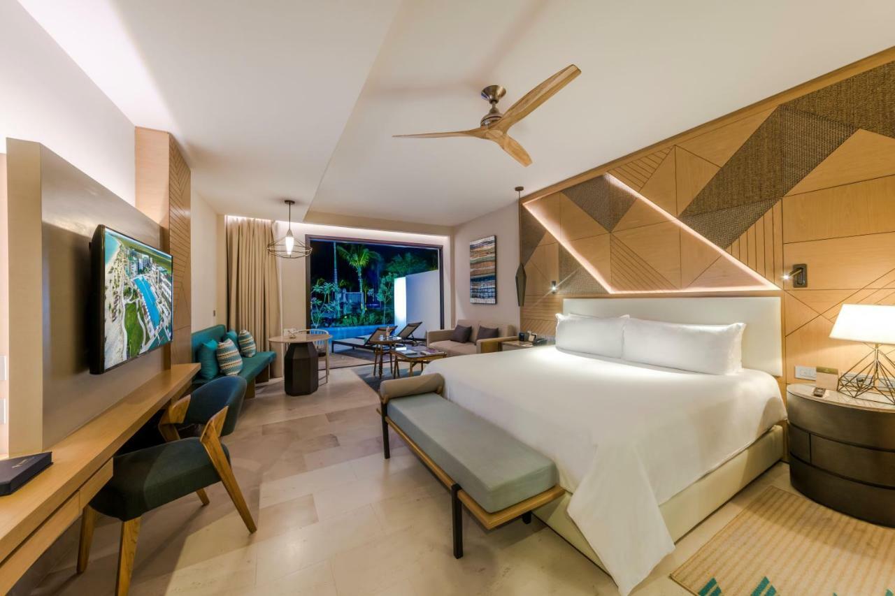 Junior Suite mit Swim-out und eingeschränktem Meerblick