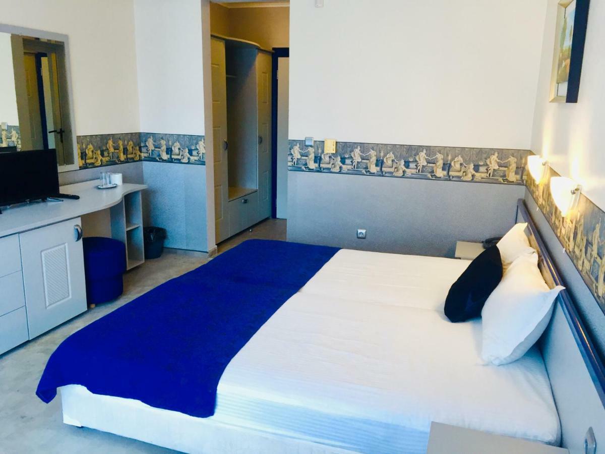 Großes Doppelzimmer mit Balkon