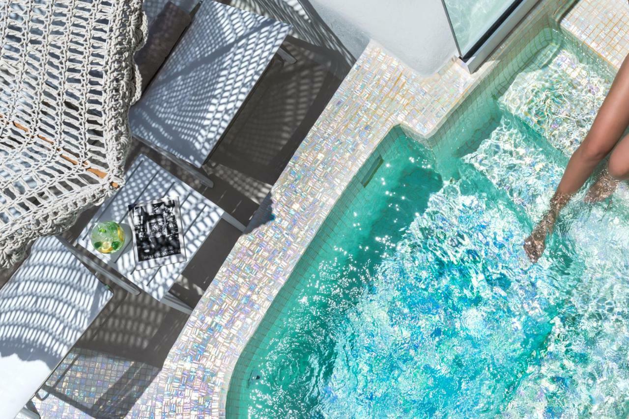 Grand Suite mit Whirlpool und Blick auf die Caldera