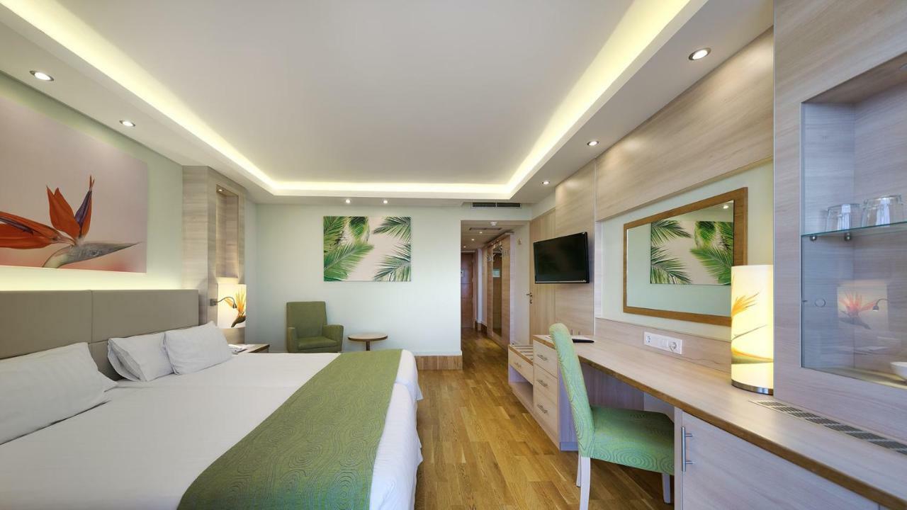 Zweibettzimmer mit seitlichem Meerblick