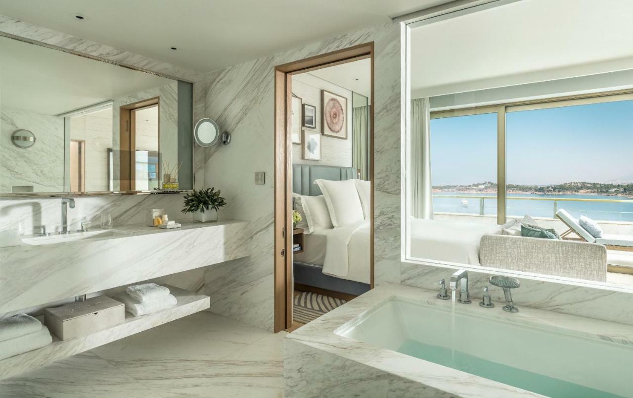 Executive Suite Arion mit Kingsize-Bett und Meerblick