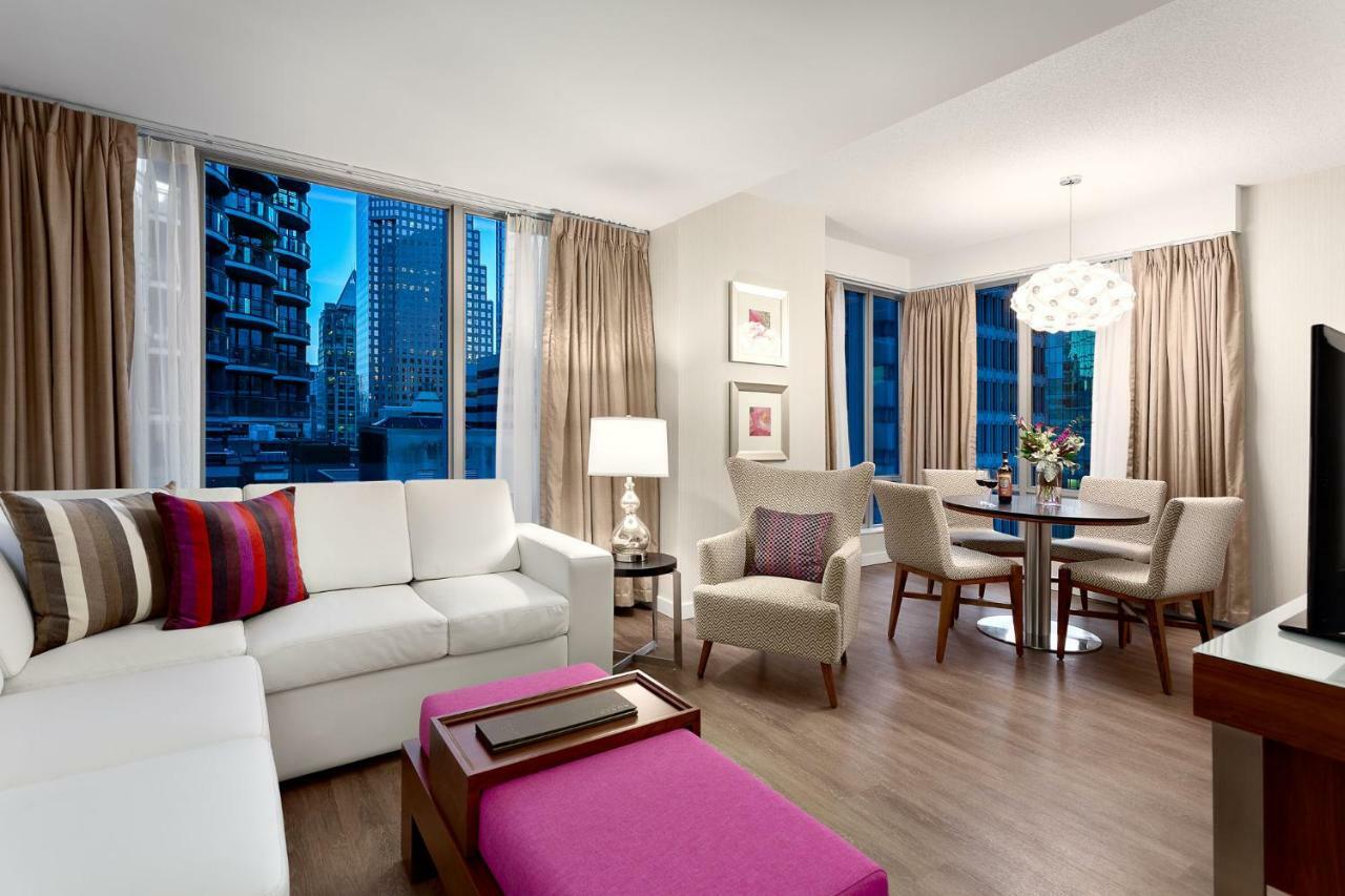 Suite mit Kingsize-Bett und Stadtblick