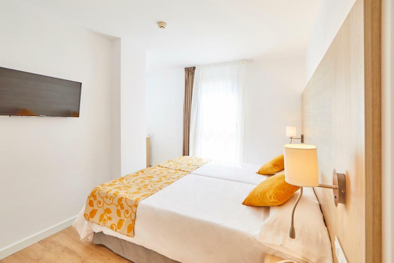 Zweibettzimmer mit Stadtblick