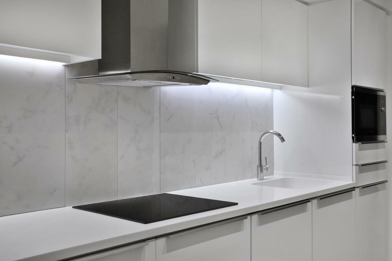 Metropolitan Suite mit 1 Schlafzimmer mit 1 Kingsize-Bett und Balkon