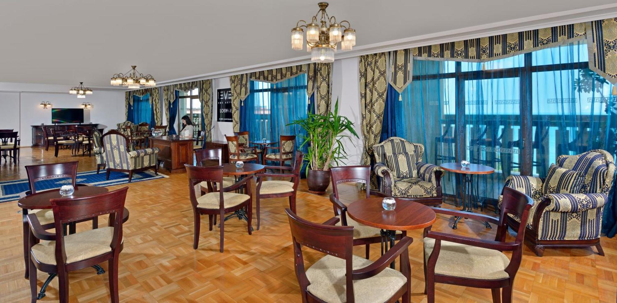 Level Junior Suite
