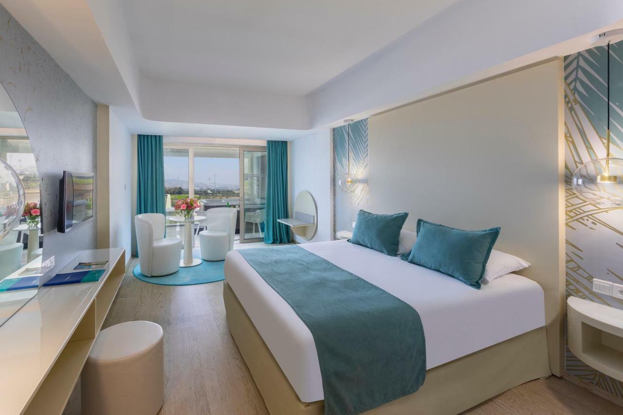 Junior Suite mit Aussicht auf das Landesinnere und eigenem Whirlpool im Freien