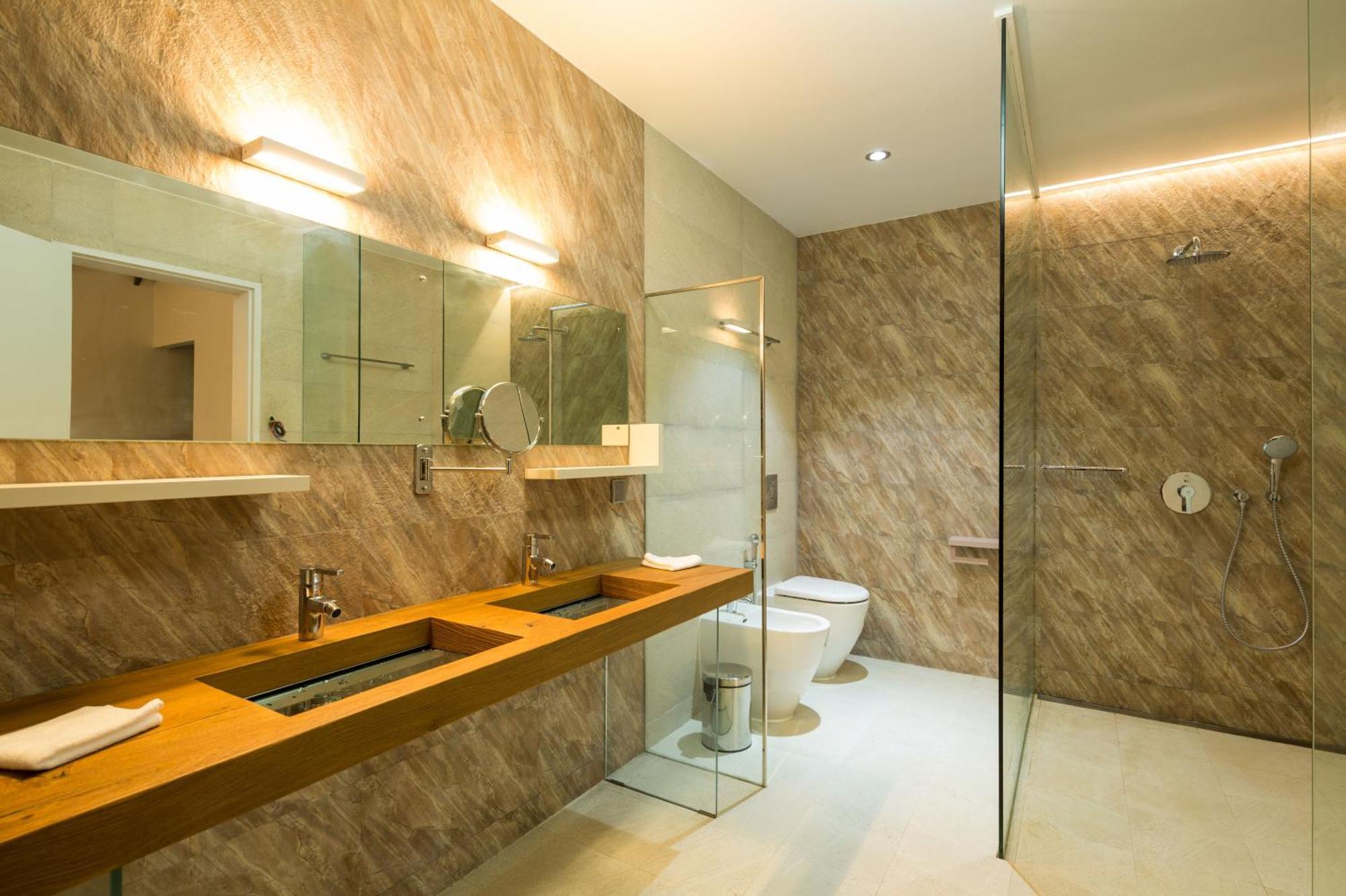 Lagoon Suite with Slide