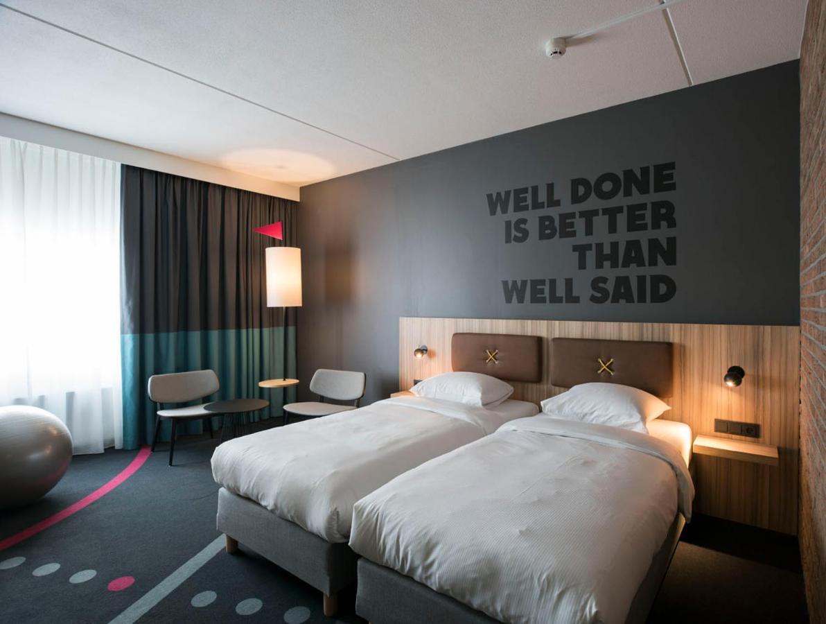 CLUB Room
