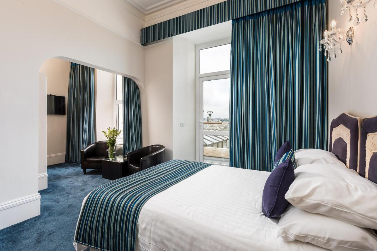Doppel-/Zweibettzimmer mit Hafenblick