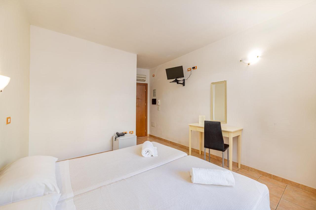 Classic Dreibettzimmer mit Balkon