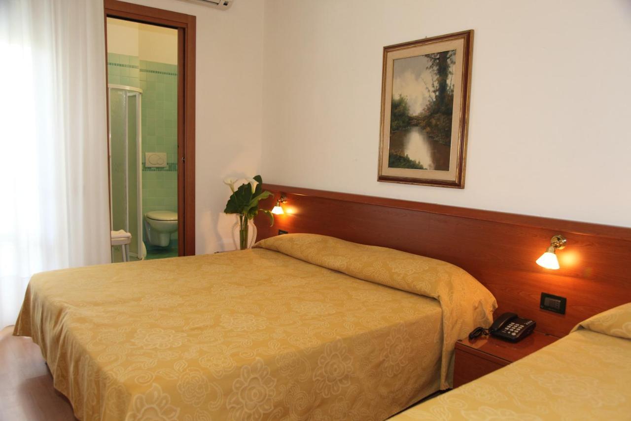 Dreibettzimmer mit Balkon