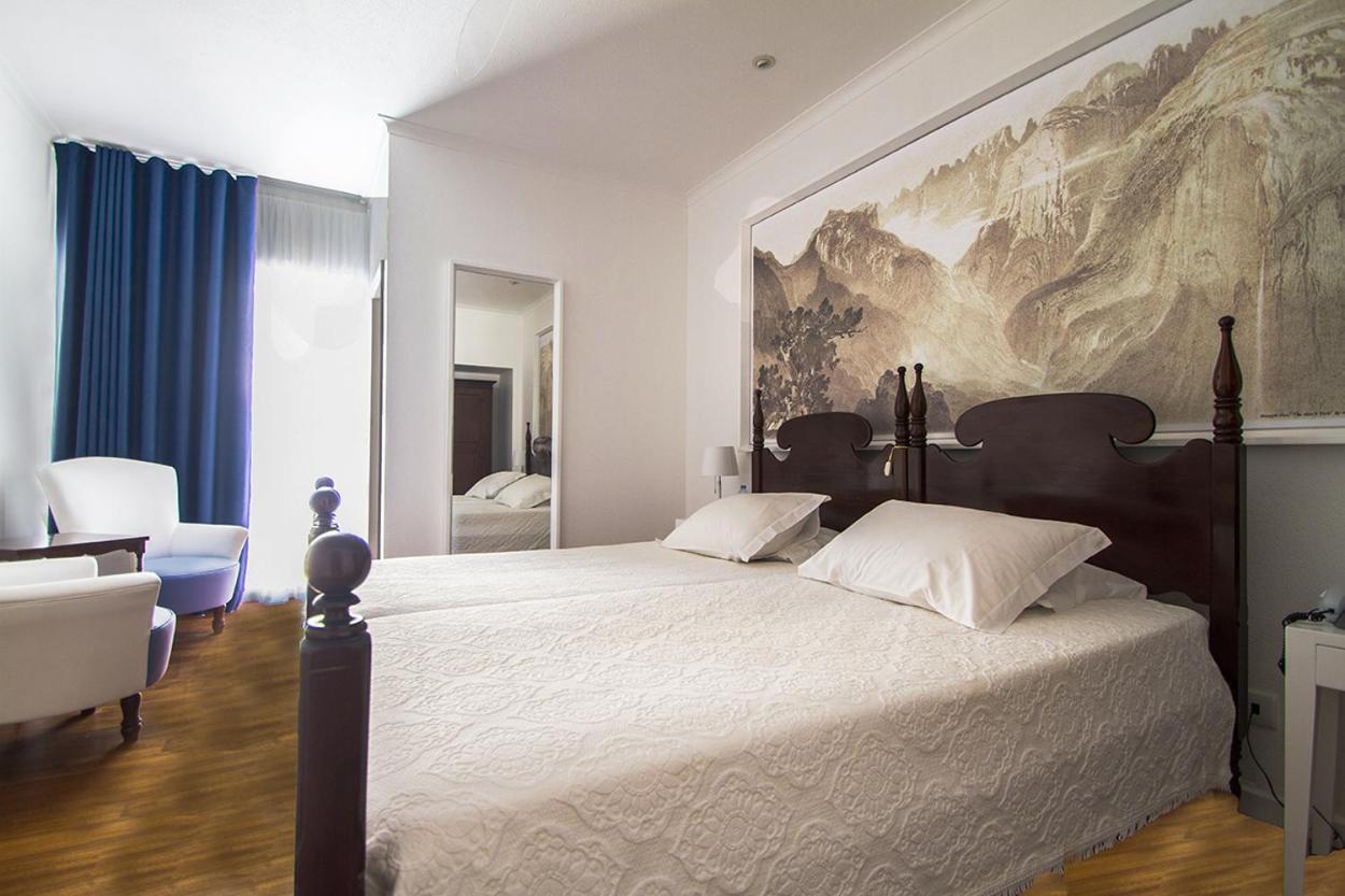 Deluxe Doppel-/Zweibettzimmer mit Balkon