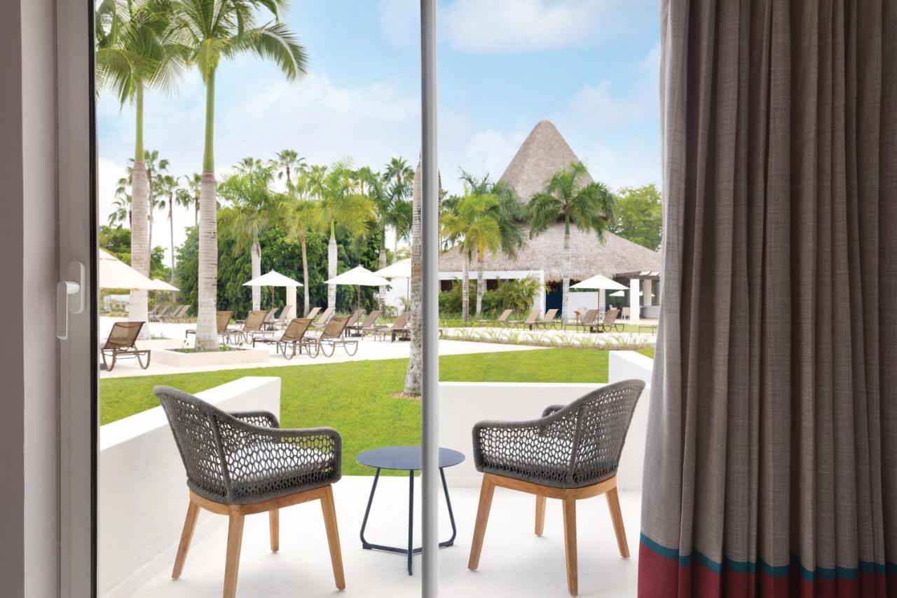 Preferred Club mit Poolblick – 1 Kingsize-Bett