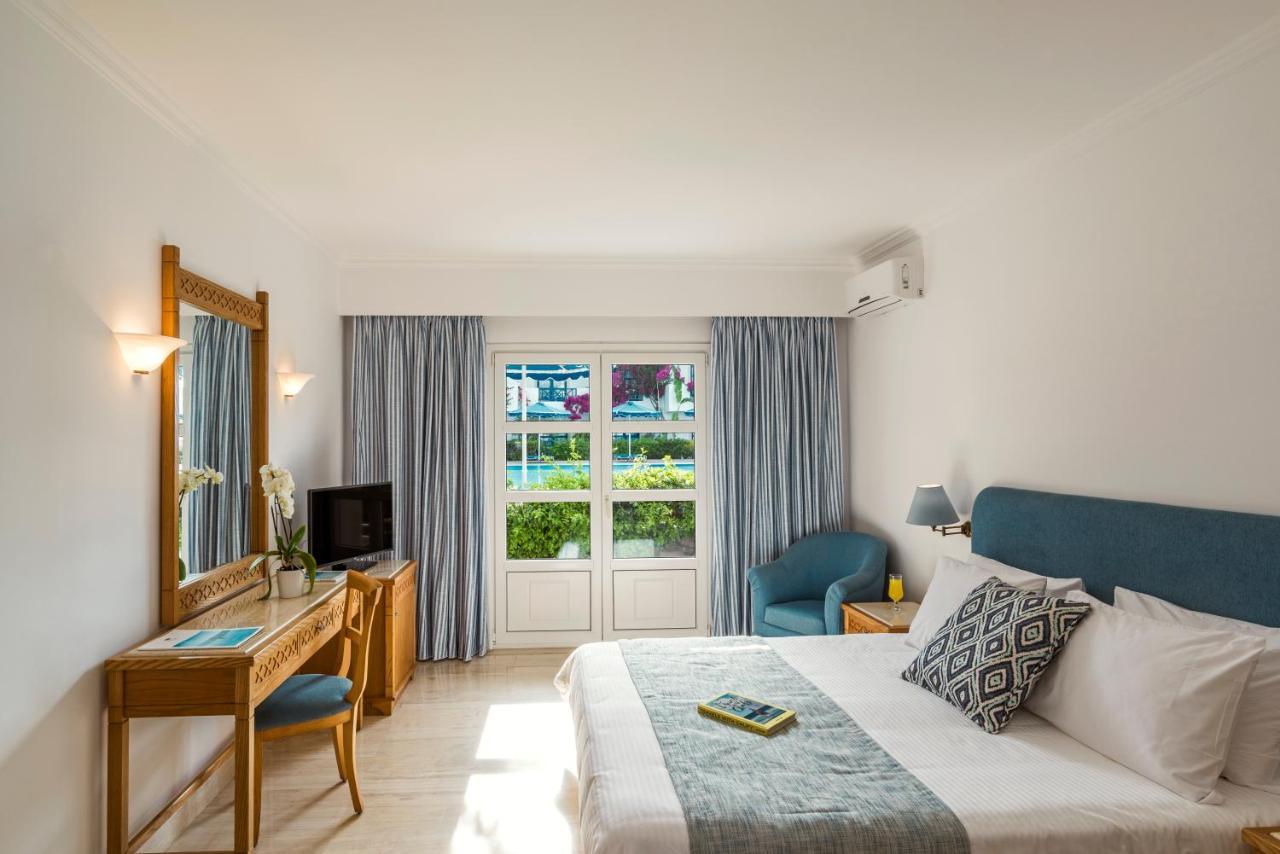 Doppelzimmer mit Poolblick