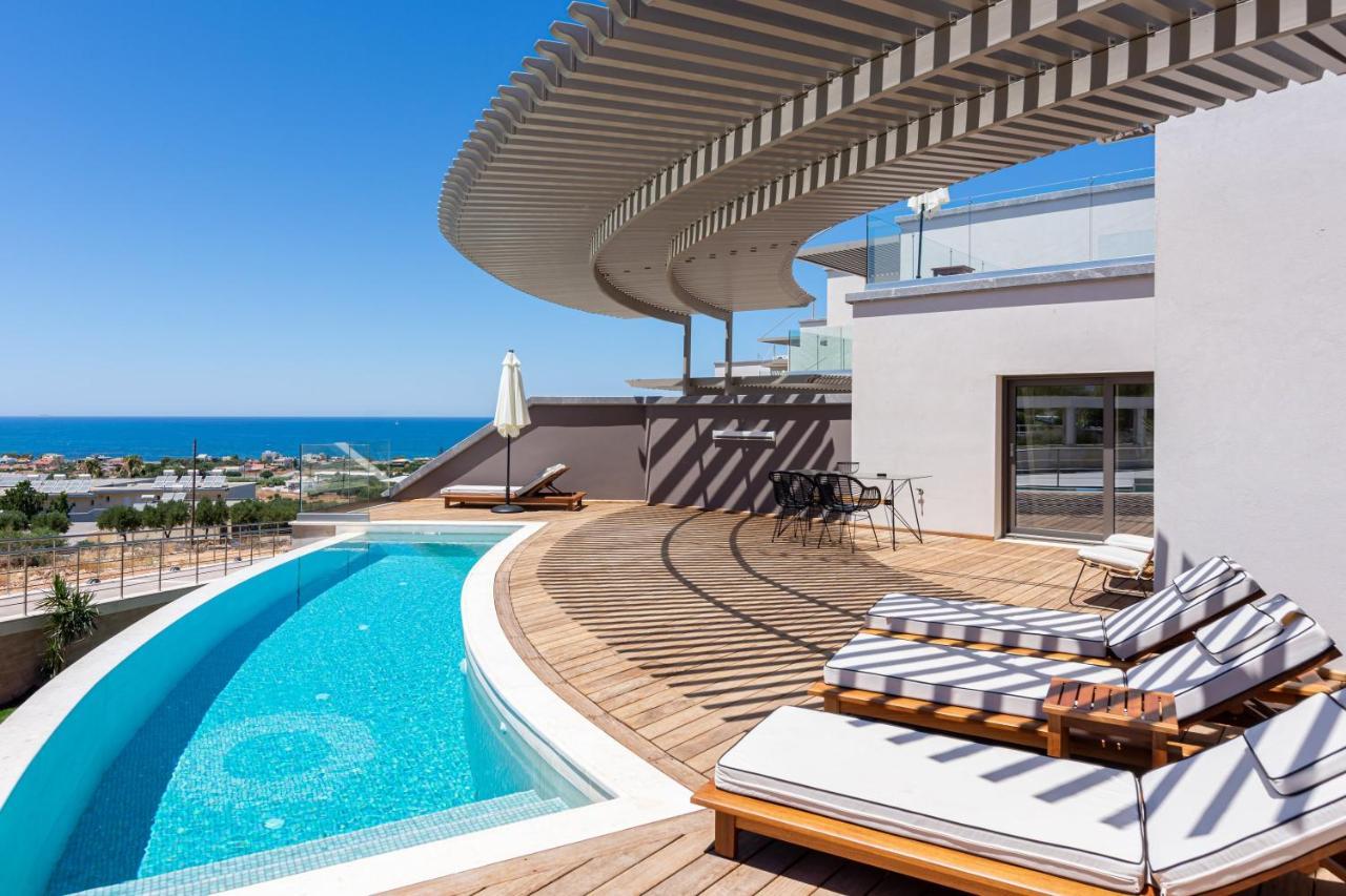 Villa mit 2 Schlafzimmern, Meerblick und eigenem Pool