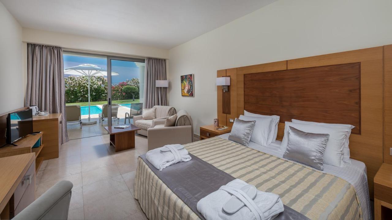 Junior Suite mit eigenem Pool und Gartenblick
