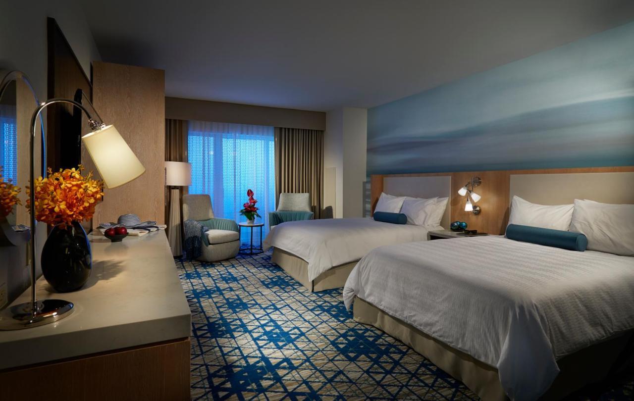 Deluxe Queen Room Pool View