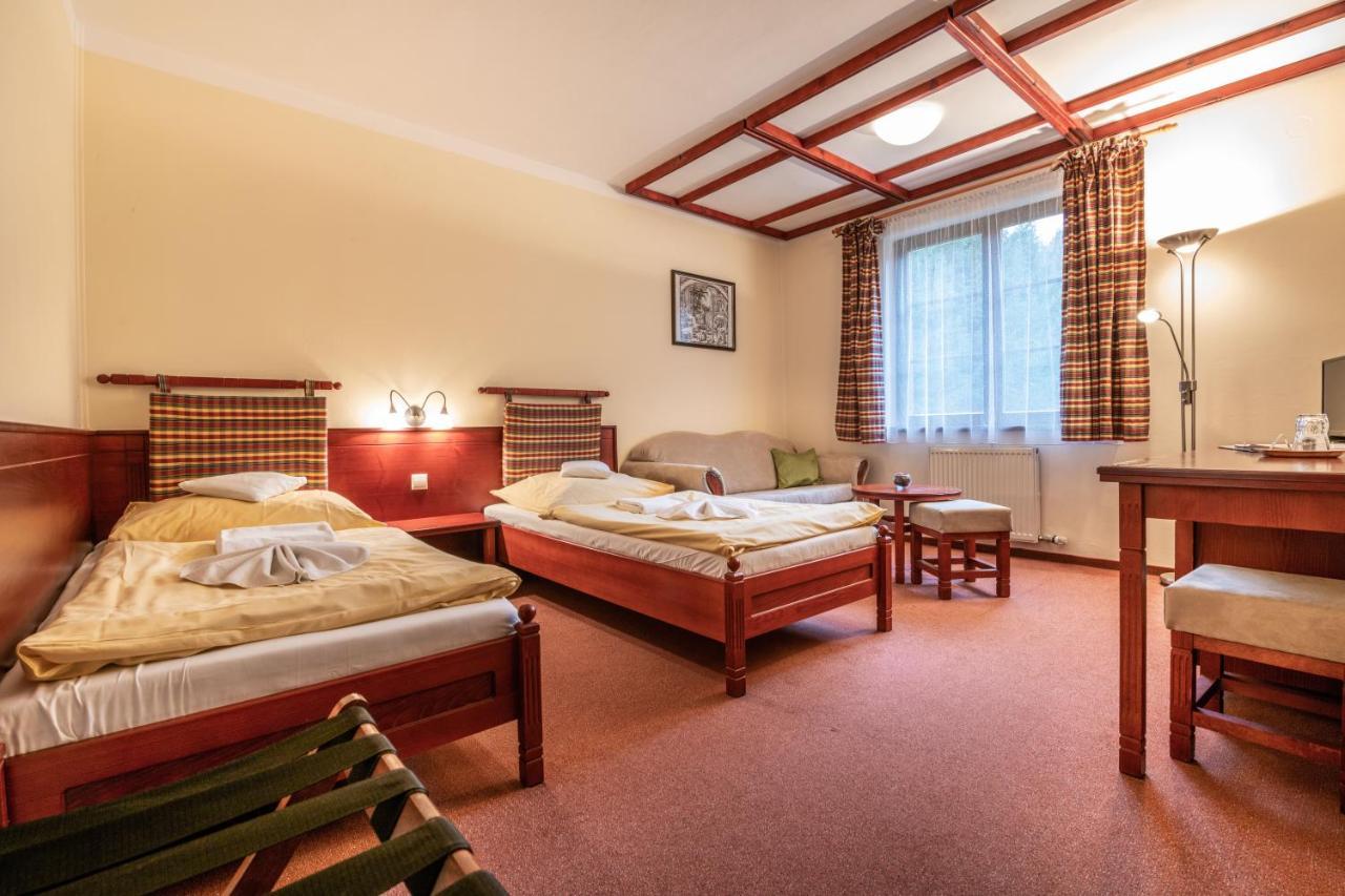 Zweibettzimmer mit Zustellbett