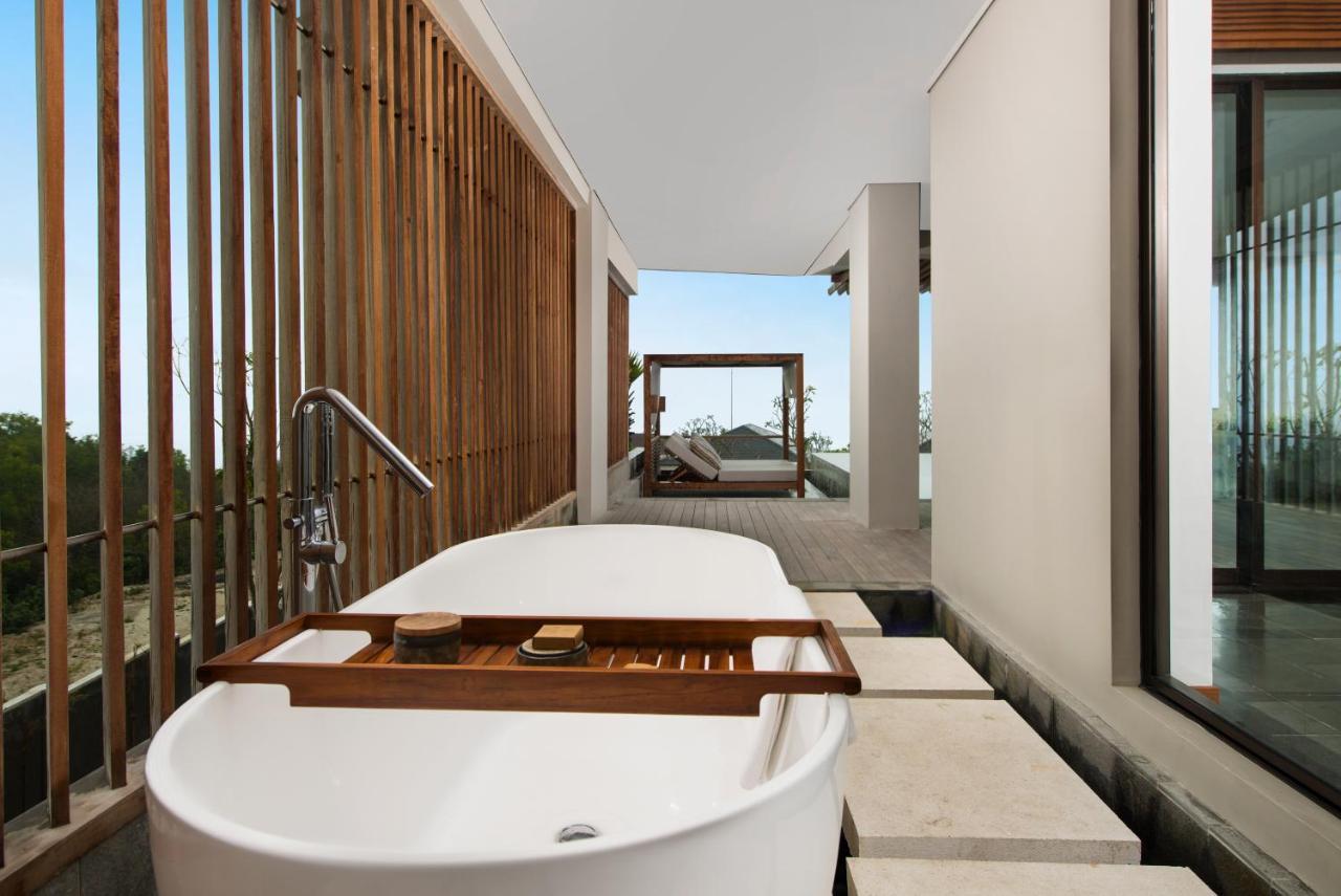 Sky Poolsuite mit Meerblick