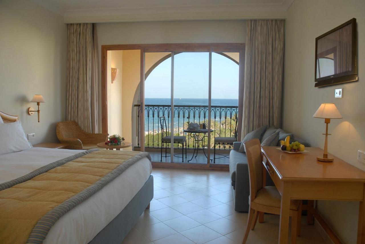 Classic Zimmer mit Kingsize-Bett und Meerblick