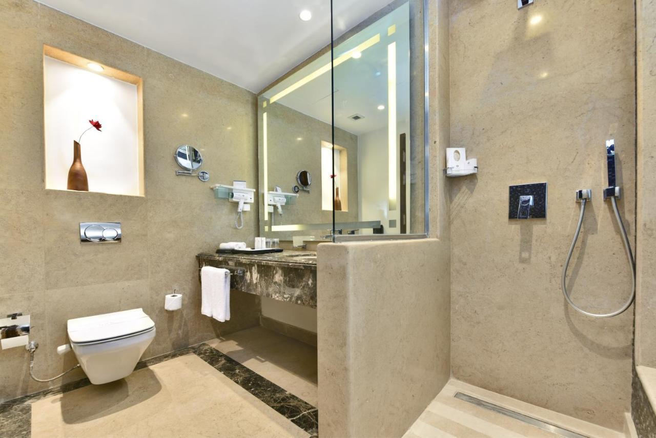 Standard Zimmer mit seitlichem Meerblick